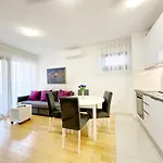 Apartment S'akvarel 1 - Private Garage Split