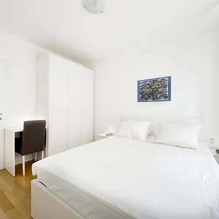 S'akvarel 1 & 5 - Private Garage Apartment *
