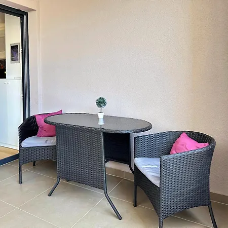 S'akvarel 1 - Private Garage